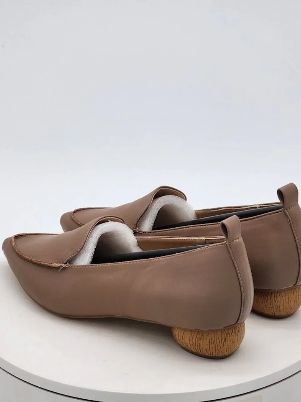 Journee Collection Maggs Taupe Pointed Toe Loafers Low Heel Women's Size 8 New